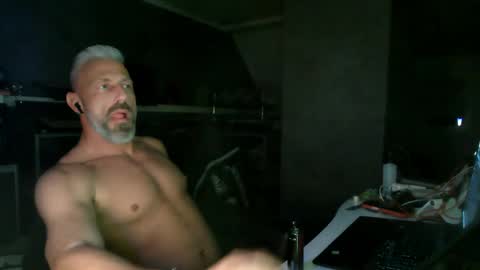 Chico que rico Caliente online show from 17, 4, 2026