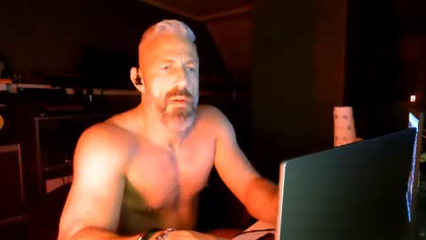 Chico que rico Caliente online show from 13, 7, 2026