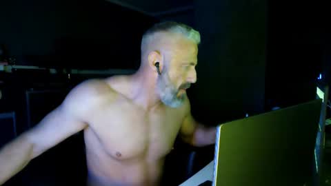 Chico que rico Caliente online show from 14, 7, 2026