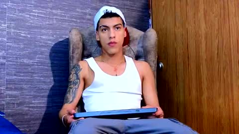 Snapshot of russell_adams_ chatting on 7, 2, 2025 R U S S E L L online show from 7, 2, 2025