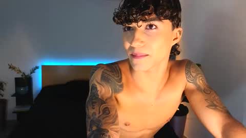 Snapshot of russell_adams_ chatting on 16, 9, 2025 R U S S E L L online show from 16, 9, 2025