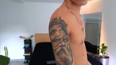 Snapshot of russell_adams_ chatting on 22, 9, 2025 R U S S E L L online show from 22, 9, 2025