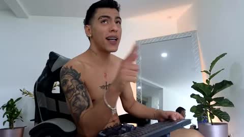 Snapshot of russell_adams_ chatting on 28, 9, 2025 R U S S E L L online show from 28, 9, 2025