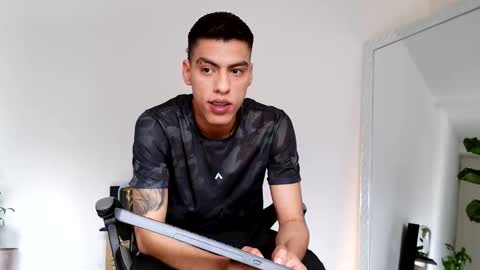 Snapshot of russell_adams_ chatting on 12, 10, 2025 R U S S E L L online show from 12, 10, 2025