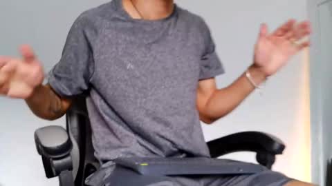 Snapshot of russell_adams_ chatting on 15, 10, 2025 R U S S E L L online show from 15, 10, 2025