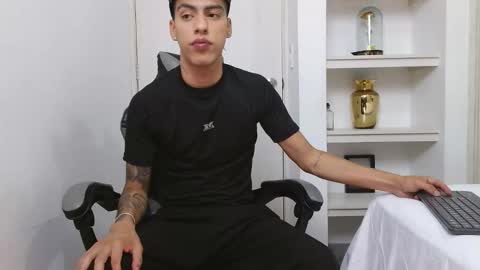 Snapshot of russell_adams_ chatting on 5, 2, 2026 R U S S E L L online show from 5, 2, 2026