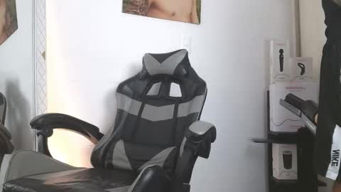 Snapshot of russell_adams_ chatting on 17, 2, 2026 R U S S E L L online show from 17, 2, 2026