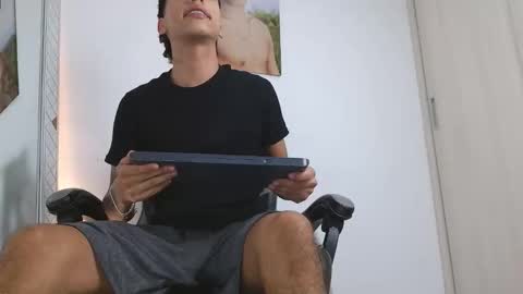 Snapshot of russell_adams_ chatting on 20, 2, 2026 R U S S E L L online show from 20, 2, 2026
