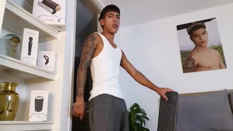 Snapshot of russell_adams_ chatting on 15, 3, 2026 R U S S E L L online show from 15, 3, 2026