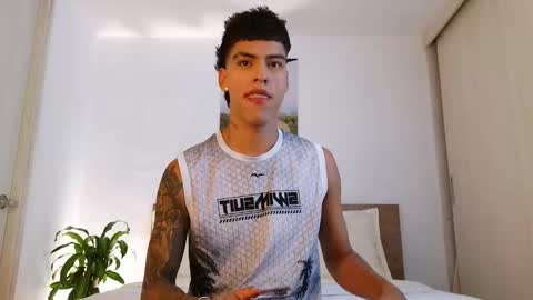Snapshot of russell_adams_ chatting on 28, 3, 2026 R U S S E L L online show from 28, 3, 2026