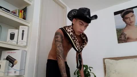 Snapshot of russell_adams_ chatting on 31, 3, 2026 R U S S E L L online show from 31, 3, 2026