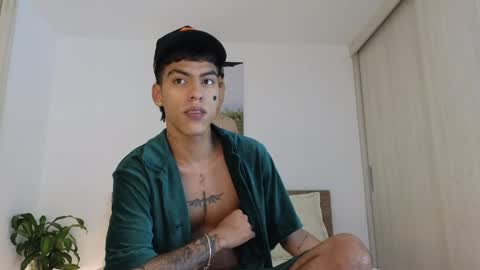 Snapshot of russell_adams_ chatting on 7, 4, 2026 R U S S E L L online show from 7, 4, 2026