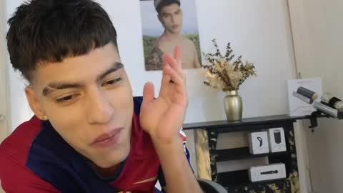 Snapshot of russell_adams_ chatting on 9, 4, 2026 R U S S E L L online show from 9, 4, 2026