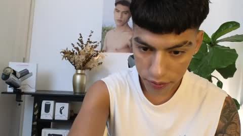 Snapshot of russell_adams_ chatting on 9, 4, 2026 R U S S E L L online show from 9, 4, 2026
