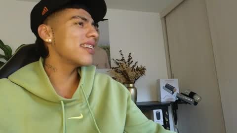 Snapshot of russell_adams_ chatting on 12, 4, 2026 R U S S E L L online show from 12, 4, 2026