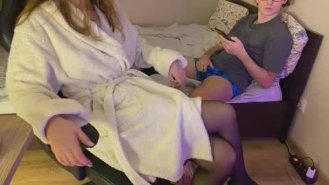 Snapshot of sabrinaanddaniel chatting on 9, 10, 2025 SabrinaDaniel online show from 9, 10, 2025