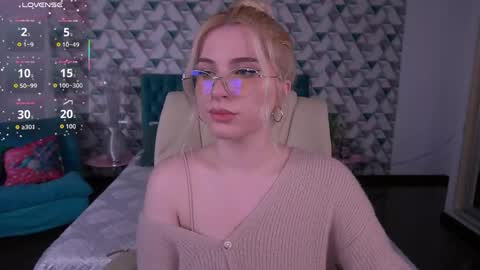 Snapshot of sabrinamuse chatting on 19, 5, 2026 Sabrina online show from 19, 5, 2026