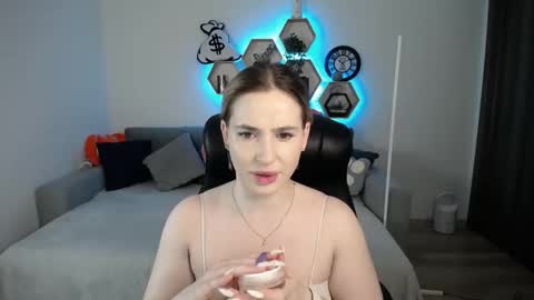 Sabrina Violet online show from 4, 3, 2025