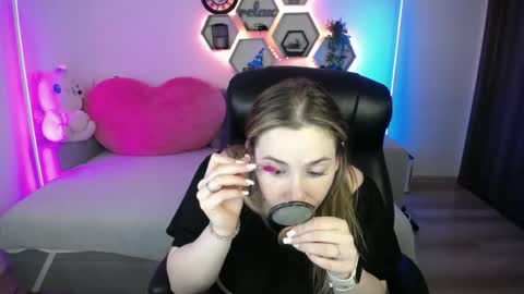 Snapshot of sabrinviolet chatting on 23, 6, 2026 Sabrina Violet online show from 23, 6, 2026