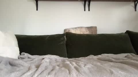 Beezy online show from 22, 2, 2025