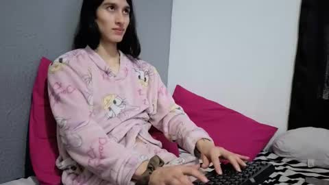 Snapshot of safiro_queen chatting on 4, 6, 2026 Safiro Queen online show from 4, 6, 2026
