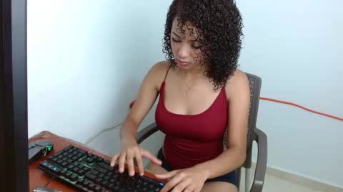 Snapshot of salome_18_big_tits chatting on 25, 10, 2025 salome_18_big_tits online show from 25, 10, 2025