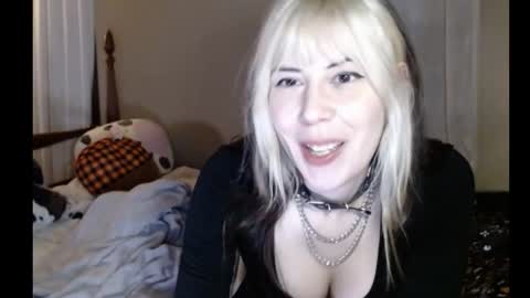 Snapshot of salted_carmen chatting on 16, 11, 2025 Carmen online show from 16, 11, 2025