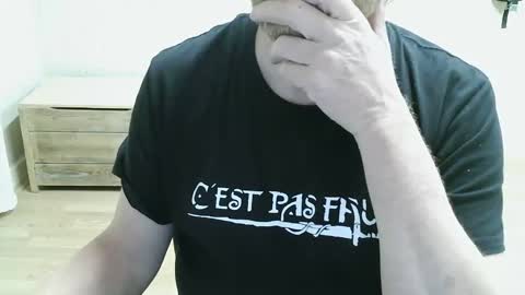 Snapshot of saltimbanquier chatting on 22, 4, 2026 Saltimbanquier Salt ou Banquier online show from 22, 4, 2026