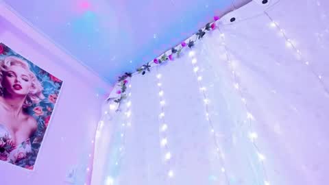 Snapshot of samanta_roberts1 chatting on 6, 3, 2025 Samanta online show from 6, 3, 2025