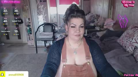 Snapshot of samanta_shy chatting on 4, 11, 2025 Marry online show from 4, 11, 2025