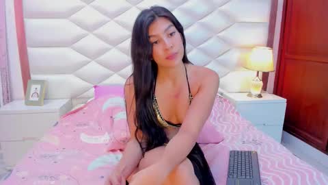 Snapshot of samanthaevans4 chatting on 27, 10, 2025 Sweet Samantha online show from 27, 10, 2025