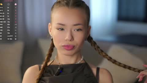 Snapshot of sammymally chatting on 17, 5, 2026 Vivienne online show from 17, 5, 2026