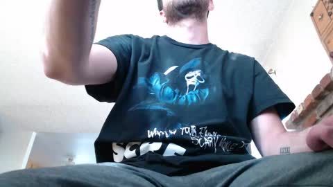 Snapshot of samthebully chatting on 29, 4, 2026 SamTheBully online show from 29, 4, 2026