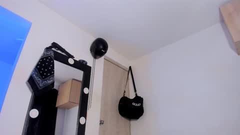   online show from 23, 10, 2025