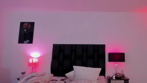 Snapshot of sander_mila chatting on 20, 2, 2025 MilaSander online show from 20, 2, 2025