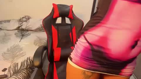 Snapshot of sandra_187 chatting on 8, 10, 2025 Sandra 187 online show from 8, 10, 2025