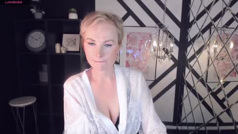 Sandra online show from 4, 2, 2025
