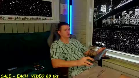 Sandy and Chris online show from 8, 3, 2025