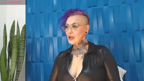 Sandy Rose online show from 28, 1, 2025