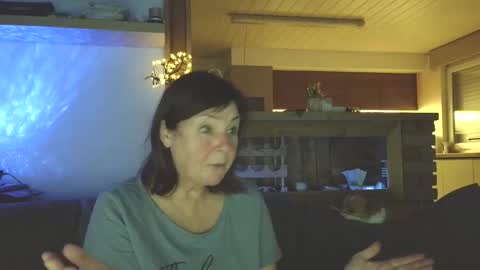 Snapshot of sanroom chatting on 25, 11, 2025 sanroom online show from 25, 11, 2025