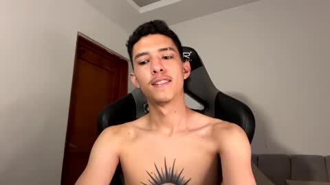 santi_twink19 online show from 8, 1, 2025