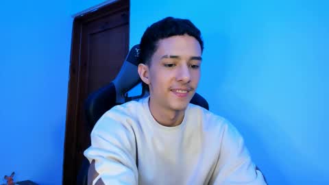 santi_twink19 online show from 9, 2, 2025
