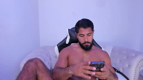 santiago_huntt online show from 19, 11, 2025