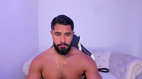 santiago_huntt online show from 3, 12, 2025