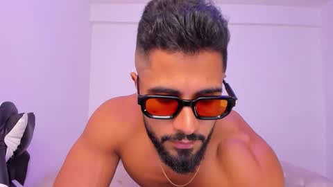 santiago_huntt online show from 17, 3, 2026