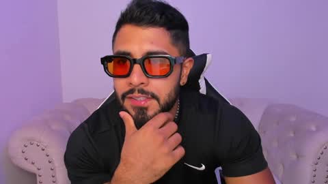 santiago_huntt online show from 31, 3, 2026