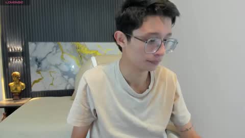 Snapshot of santiago_russo18 chatting on 18, 10, 2025 santiago_russo18 online show from 18, 10, 2025