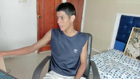 Snapshot of santos_desire chatting on 13, 11, 2025 santos_desire online show from 13, 11, 2025