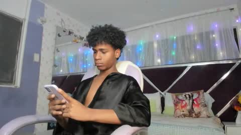 Snapshot of santy_bigcock_01 chatting on 17, 3, 2026 santy online show from 17, 3, 2026