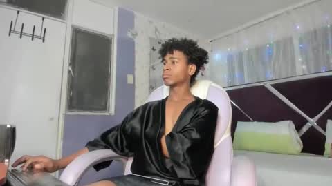 Snapshot of santy_bigcock_01 chatting on 18, 3, 2026 santy online show from 18, 3, 2026